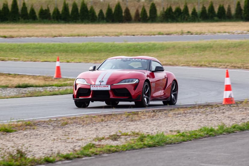 Jazda Toyota GR Supra (3 okrążenia) | Wiele Lokalizacji