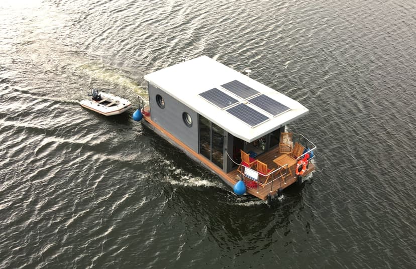 Relaksujący Pobyt w Domku na Wodzie (1 Noc, 1-5 Osób) | HouseBoat Odra | Uraz