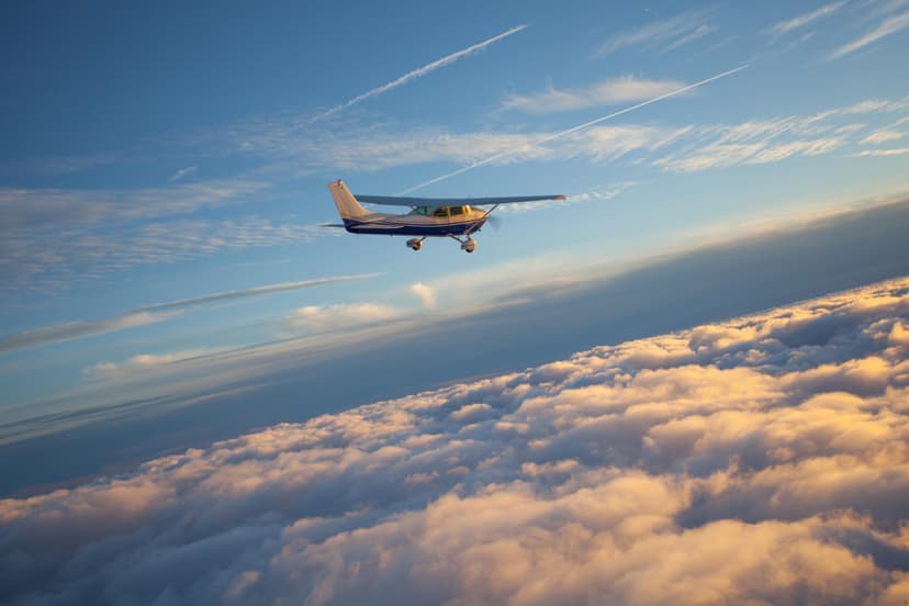 Lot Widokowy Samolotem Cessną dla Przyjaciół (45 minut) | Warszawa