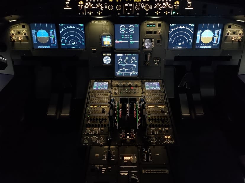 Lot w Symulatorze Airbus A320 (30 minut) | Warszawa