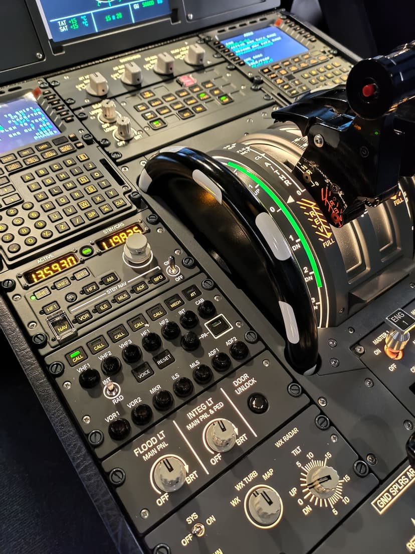 Lot w Symulatorach Boeing B737, Airbus A320 i Cessna C152 (90 minut) | Warszawa