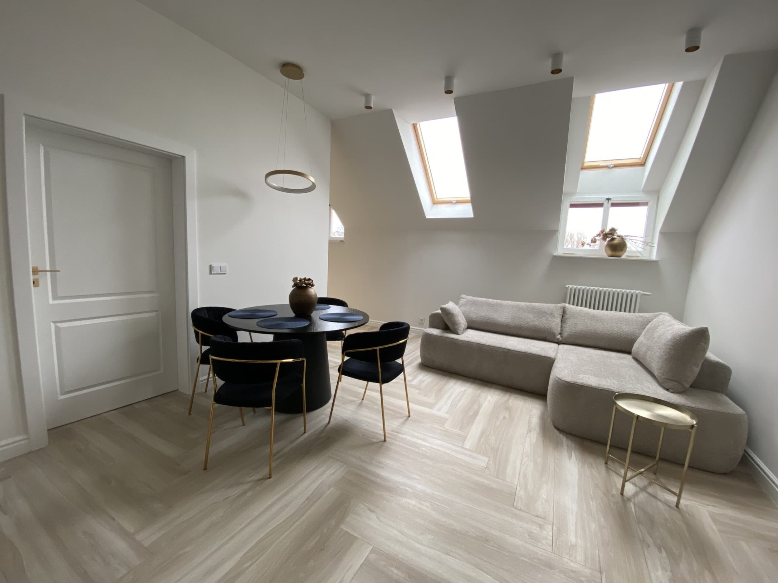 Pobyt w Apartamencie Superior (2 Noce, 1-4 Osoby) | Srebrna Luxury Apartments | Łódź | Wyjątkowy Prezent