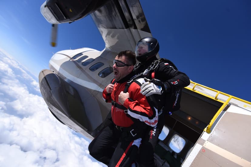 Skok ze Spadochronem z Filmowaniem Selfie | Wrocław (okolice)