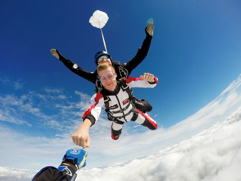 Skok ze Spadochronem z Podwójnym Filmowaniem | Wrocław (okolice)