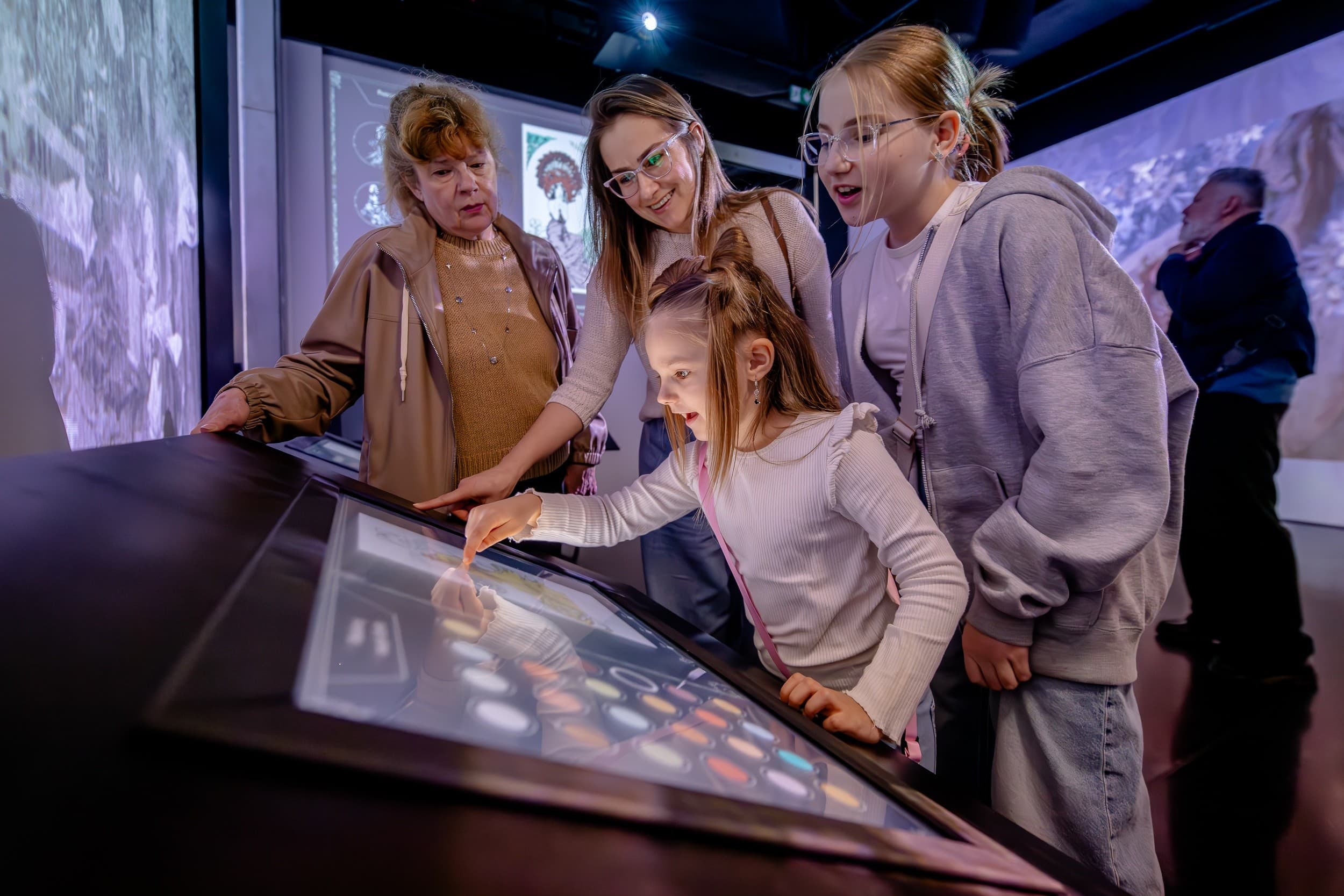 Rodzinny Wstęp na Wystawę Multisensoryczną "Art Box Experience" (4 osoby) | Warszawa | Wyjątkowy Prezent