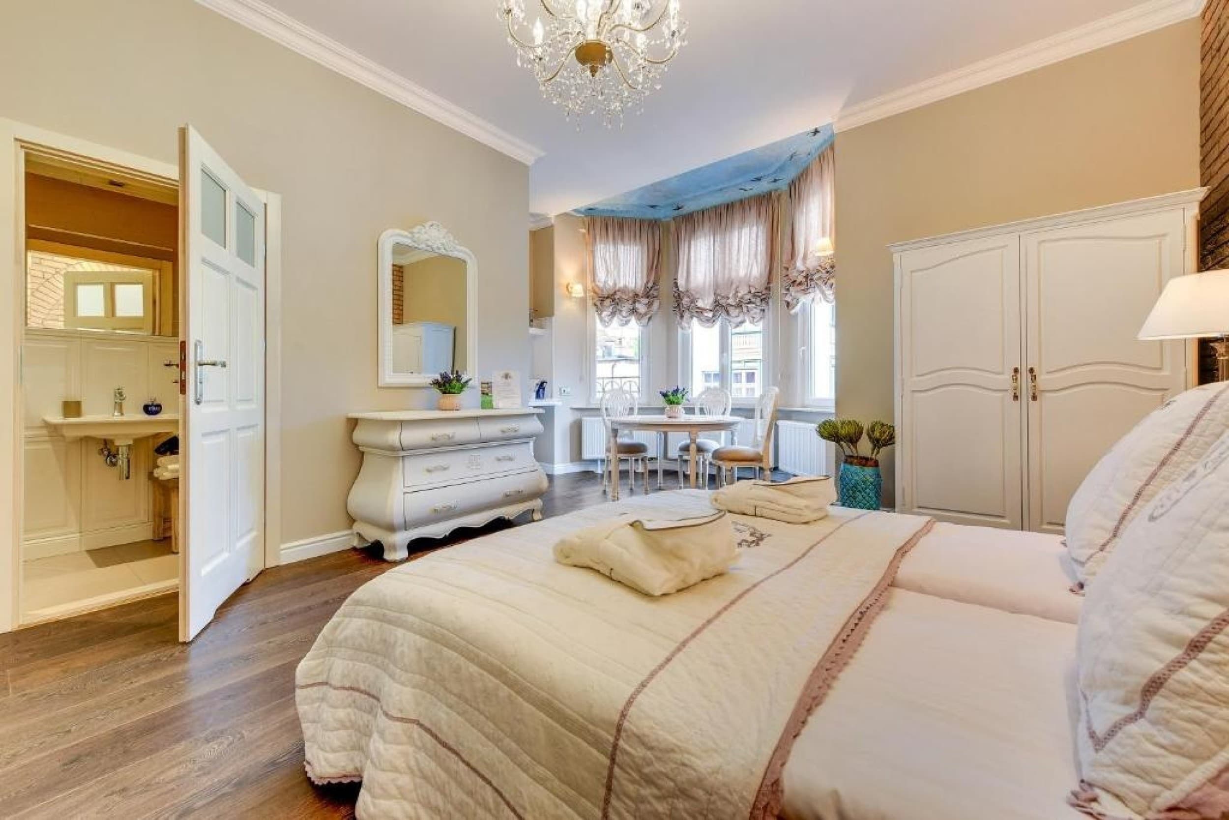 Pobyt w Pokoju Provance (2 Noce, 2 Osoby) | Lion Apartments Sopot | Sopot | Wyjątkowy Prezent