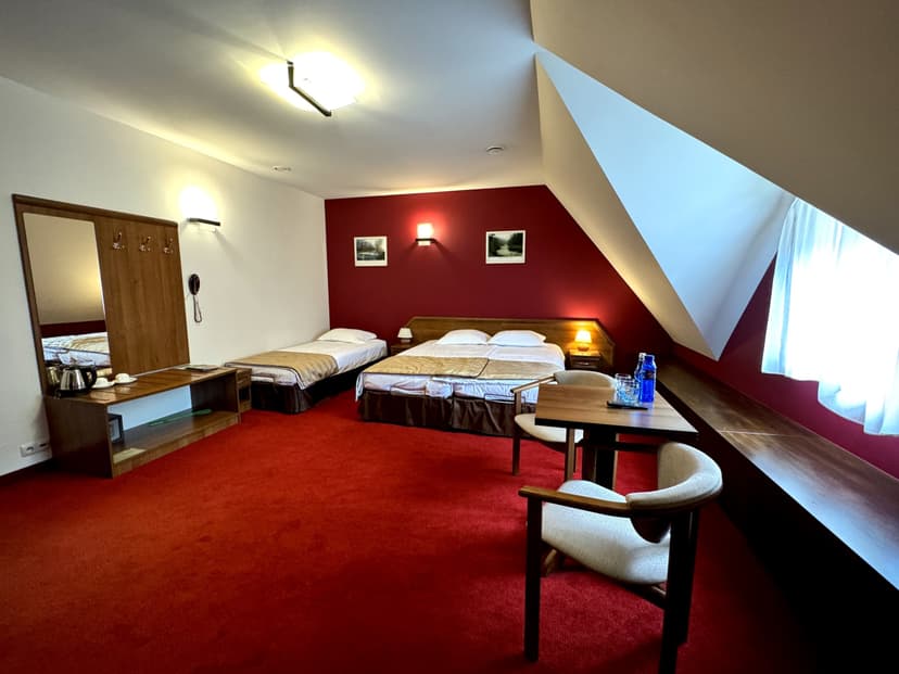 Urokliwy Pobyt w Beskidach (1 Noc, 2 Osoby) | Oberża Czarny Groń | Rzyki