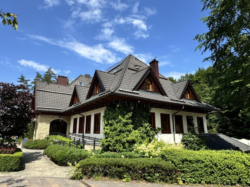 Urokliwy Pobyt w Beskidach (2 Noce, 2 Osoby) | Oberża Czarny Groń | Rzyki