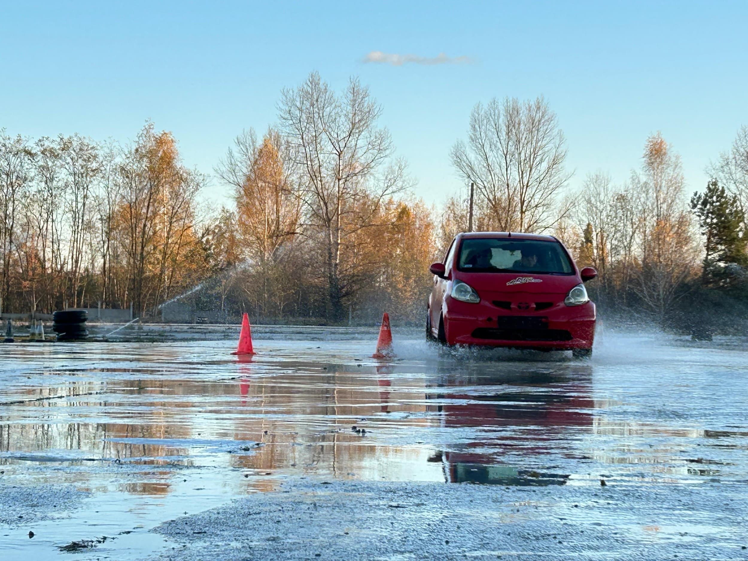 Szkolenie na Płycie Poślizgowej (150 minut) | Legionowo (okolice) | Wyjątkowy Prezent