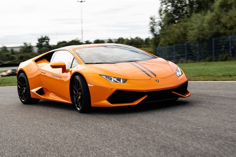 Jazda Lamborghini Huracan | 2 okrążenia | Wiele Lokalizacji