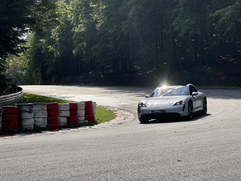 Jazda Porsche Taycan Cross Turismo 4S Performance Plus dla Dwojga | 5 okrążeń | Kielce