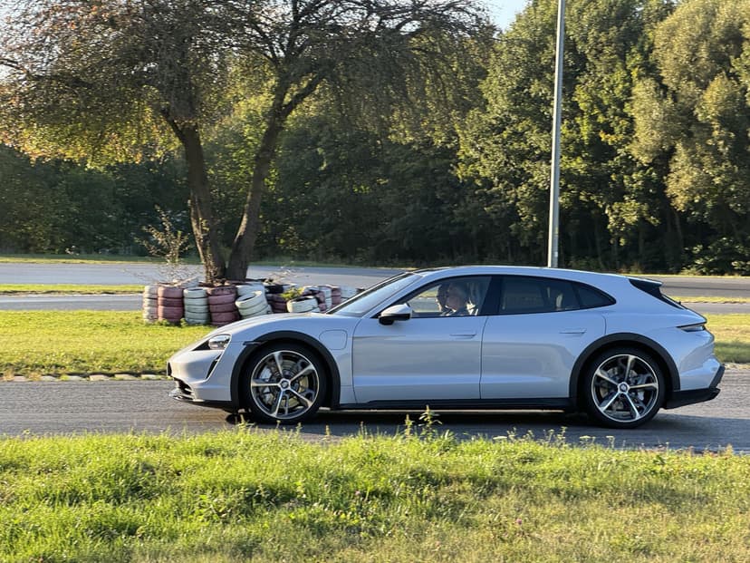 Jazda Porsche Taycan Cross Turismo 4S Performance Plus | 2 okrążenia | Kielce