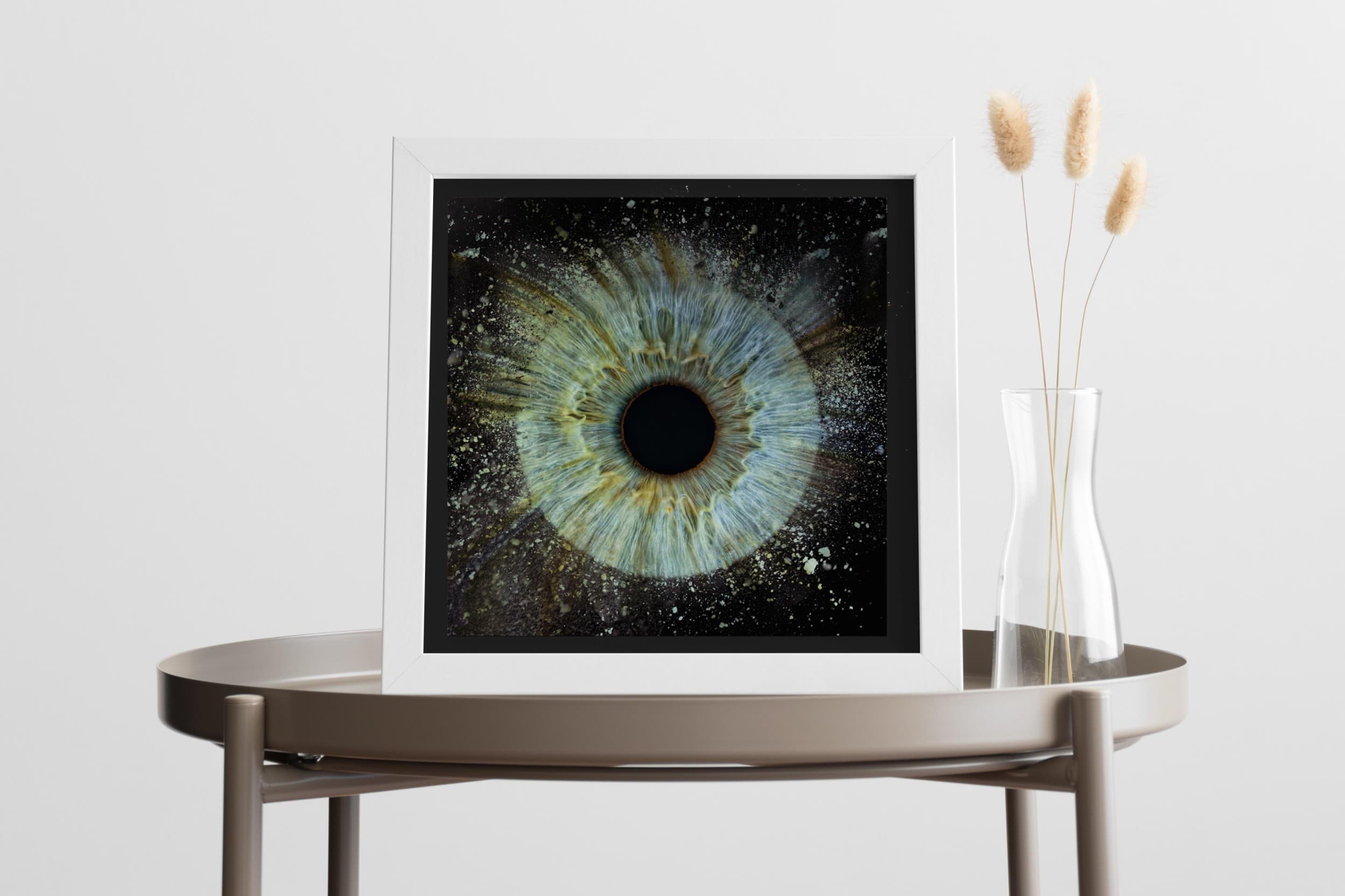 Artystyczne Zdjęcie Tęczówki Oka – Format 30x30 cm | Warszawa | Wyjątkowy Prezent