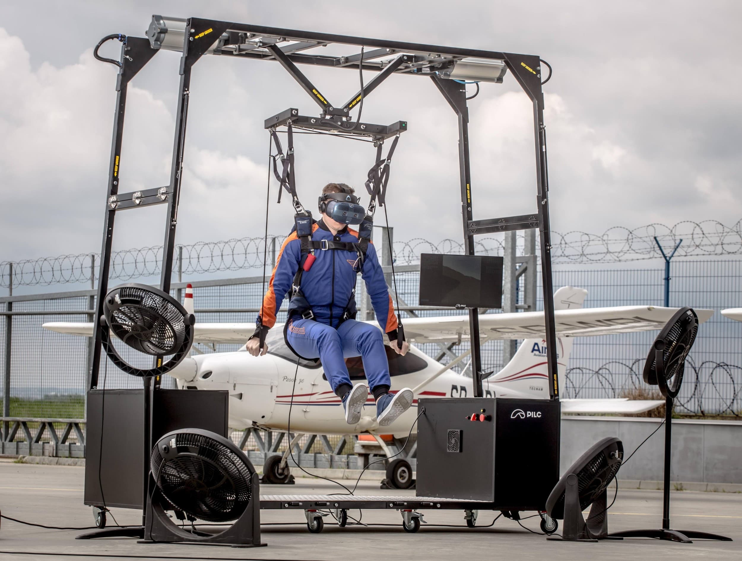 Skok w Symulatorze Spadochronowym | Warszawa | Chrcynno | Wyjątkowy Prezent