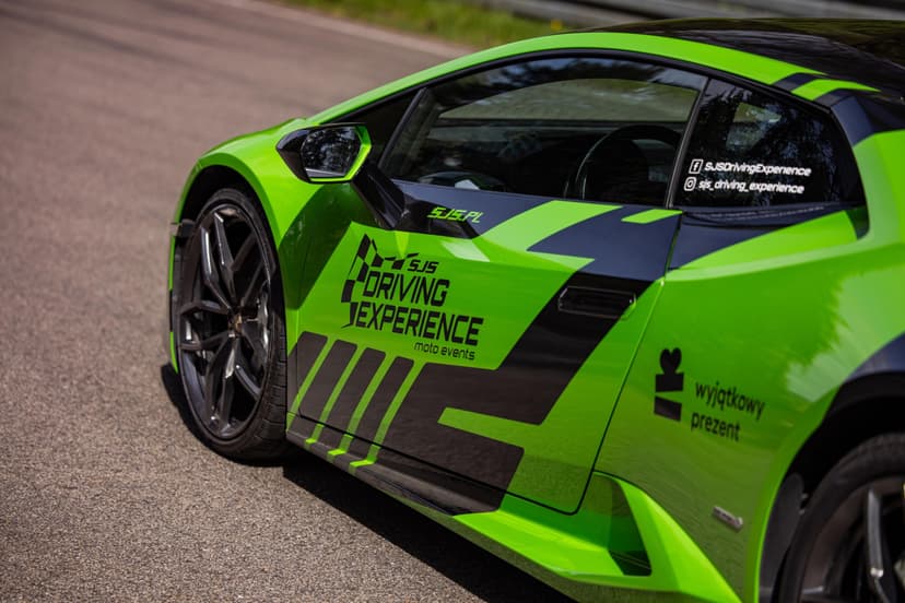 Poprowadź Lamborghini Huracán | 10 okrążeń | Wiele Lokalizacji