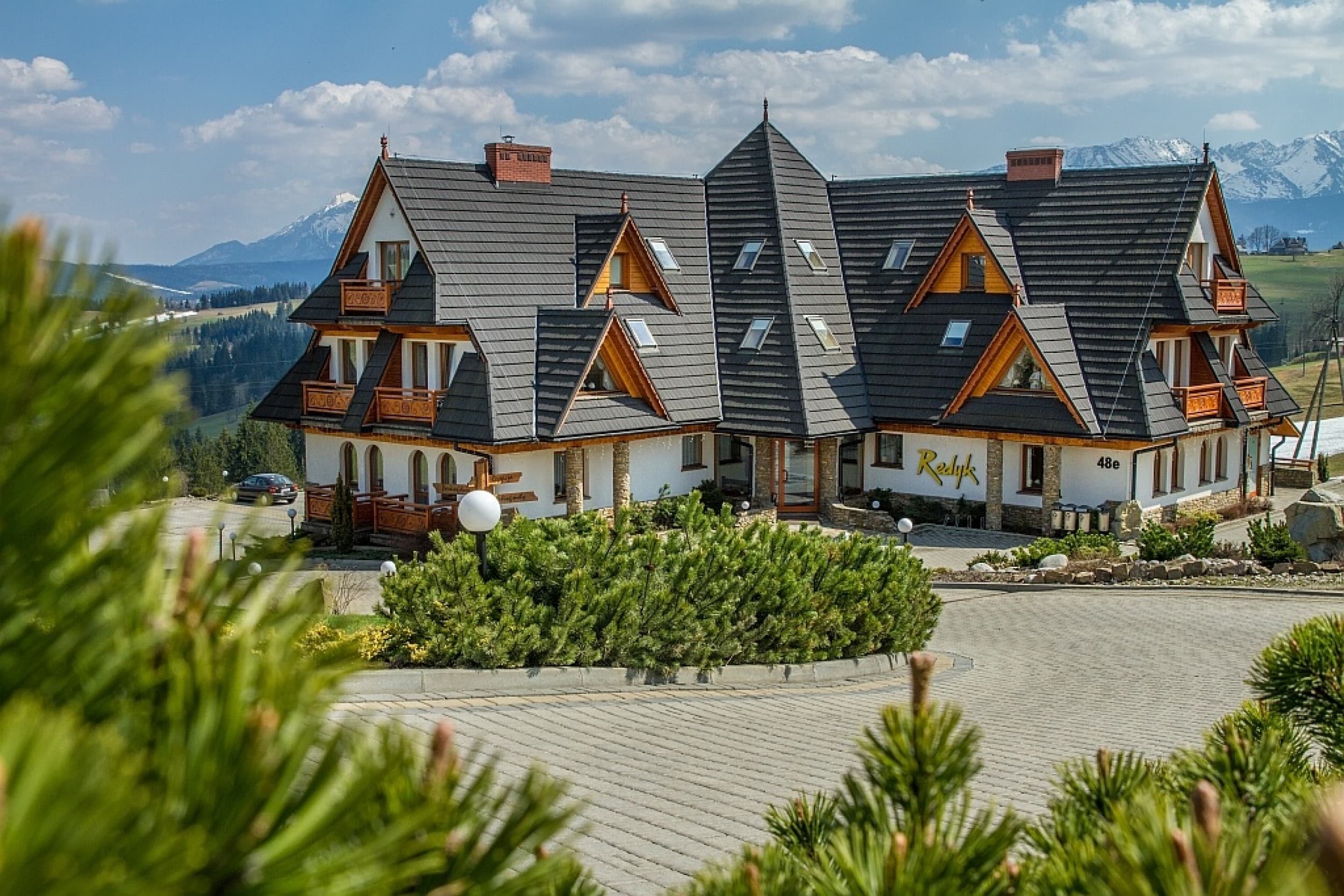 Rekreacyjny Pobyt w Górach (2 Noce, 2 Osoby) | Hotel Redyk | Ząb | Wyjątkowy Prezent