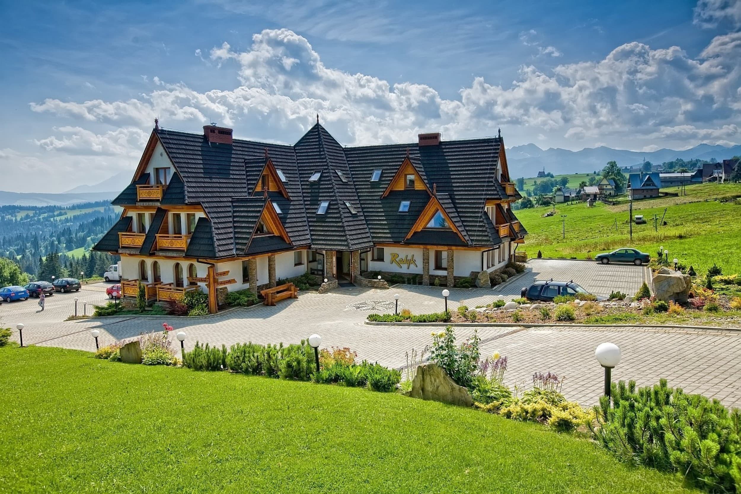 Relaksujący Pobyt w Górach dla Seniorów (2 Noce, 2 Osoby) | Hotel Redyk | Ząb | Wyjątkowy Prezent