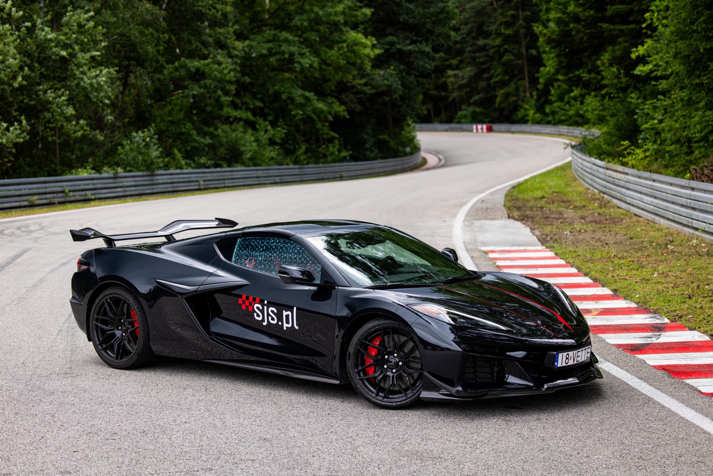 Poprowadź Chevroleta Corvette C8 | 10 okrążeń | Wiele Lokalizacji | Wyjątkowy Prezent