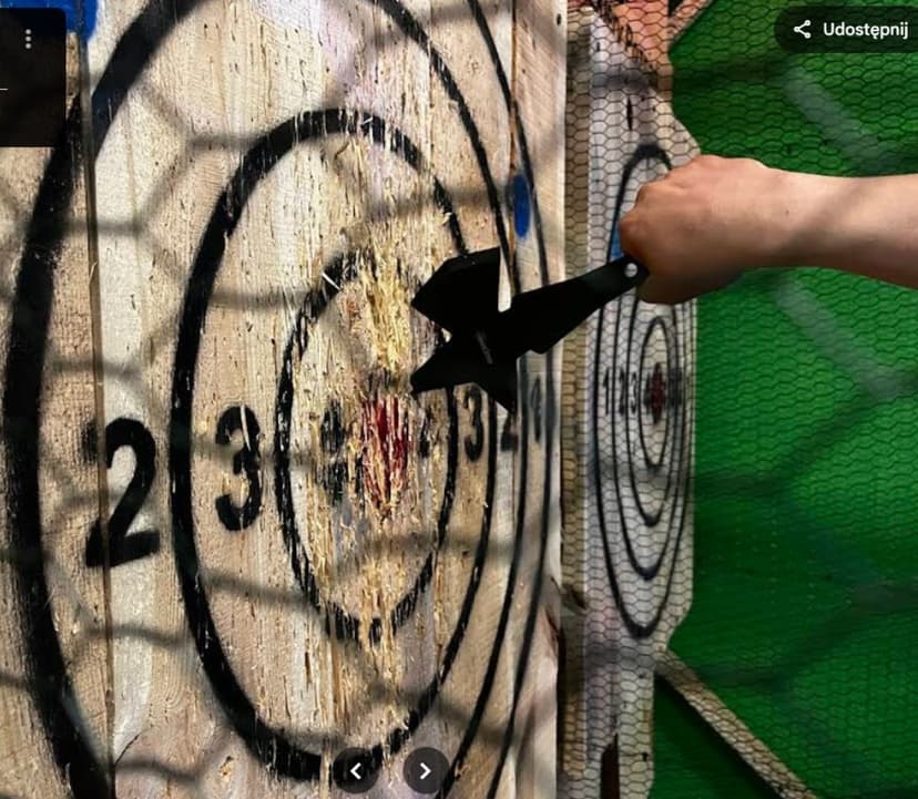 Rzucanie Siekierami do Celu (6-7 Osób) | Poznań