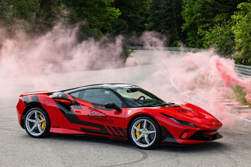 Poprowadź Ferrari F8 | 1 okrążenie | Wiele Lokalizacji