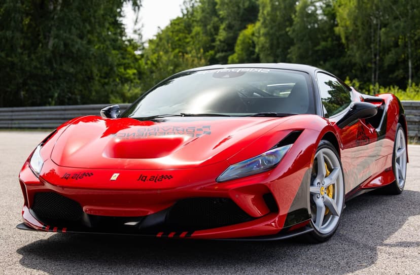 Poprowadź Ferrari F8 | 5 okrążeń | Wiele Lokalizacji