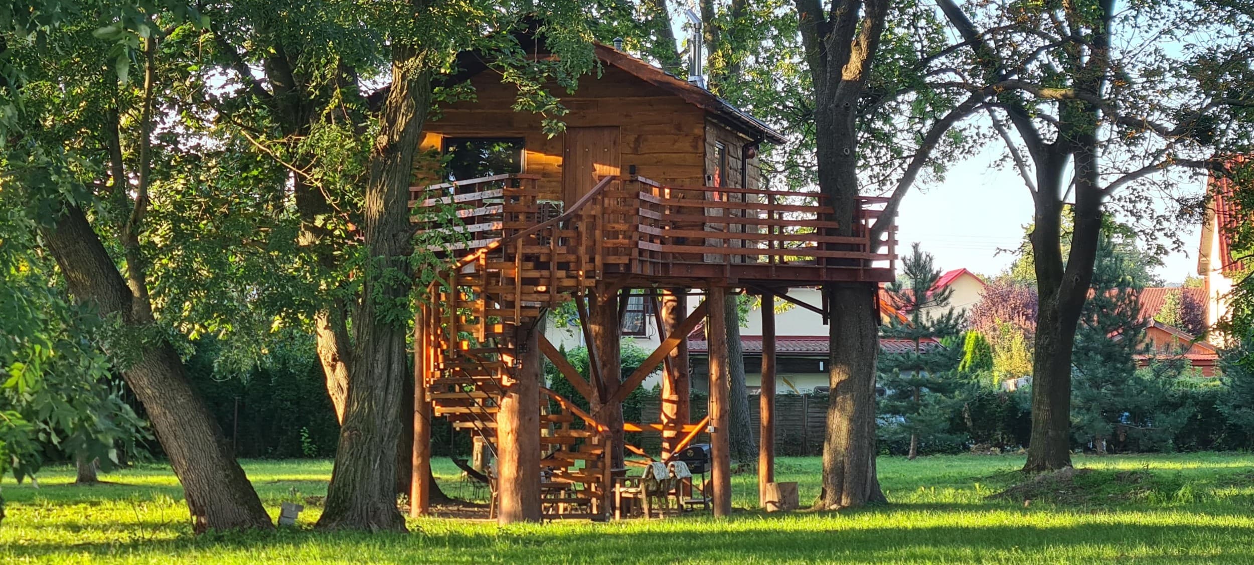 Romantyczny Pobyt w Domku na Drzewie (2 Noce, 2 Osoby) | TreeVill | Golędzinów | Wyjątkowy Prezent