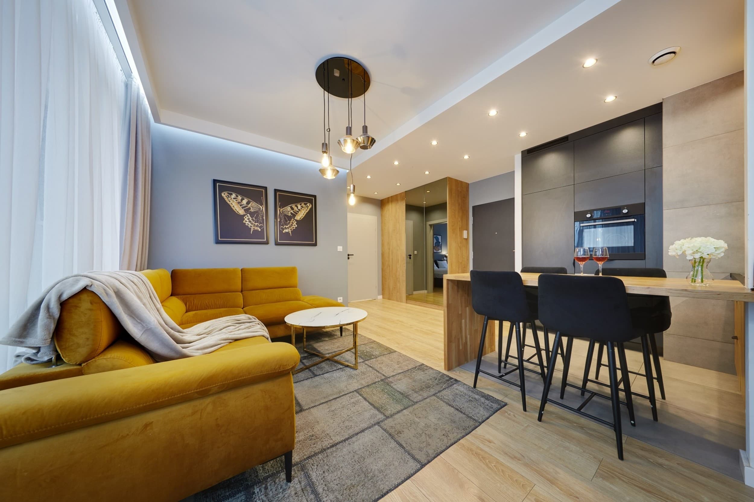 Romantyczny Pobyt w Apartamencie (2 Noce, 2 Osoby) | Golden Apartments | Katowice