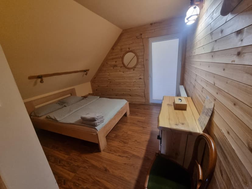 Romantyczny Pobyt w Domku w Bieszczadach (2 Noce, 2 Osoby) | Zawadka