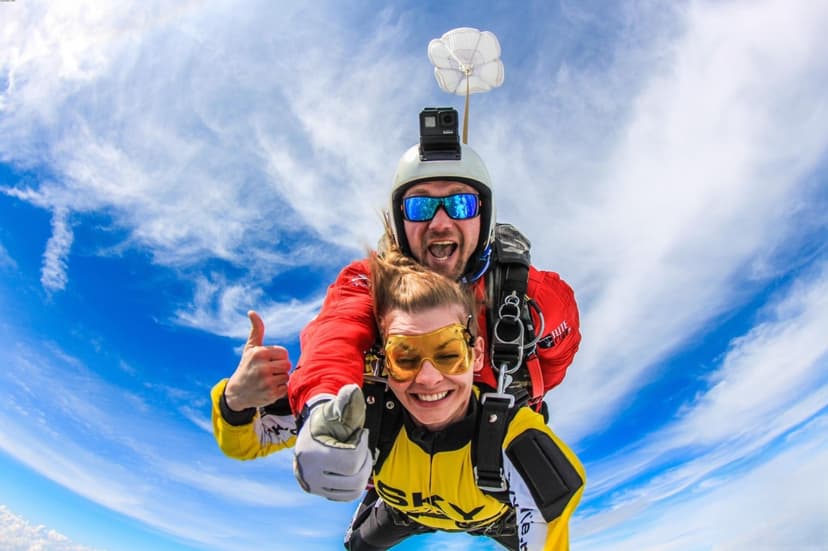 Skok ze Spadochronem z Filmowaniem Selfie | Słupsk (okolice)