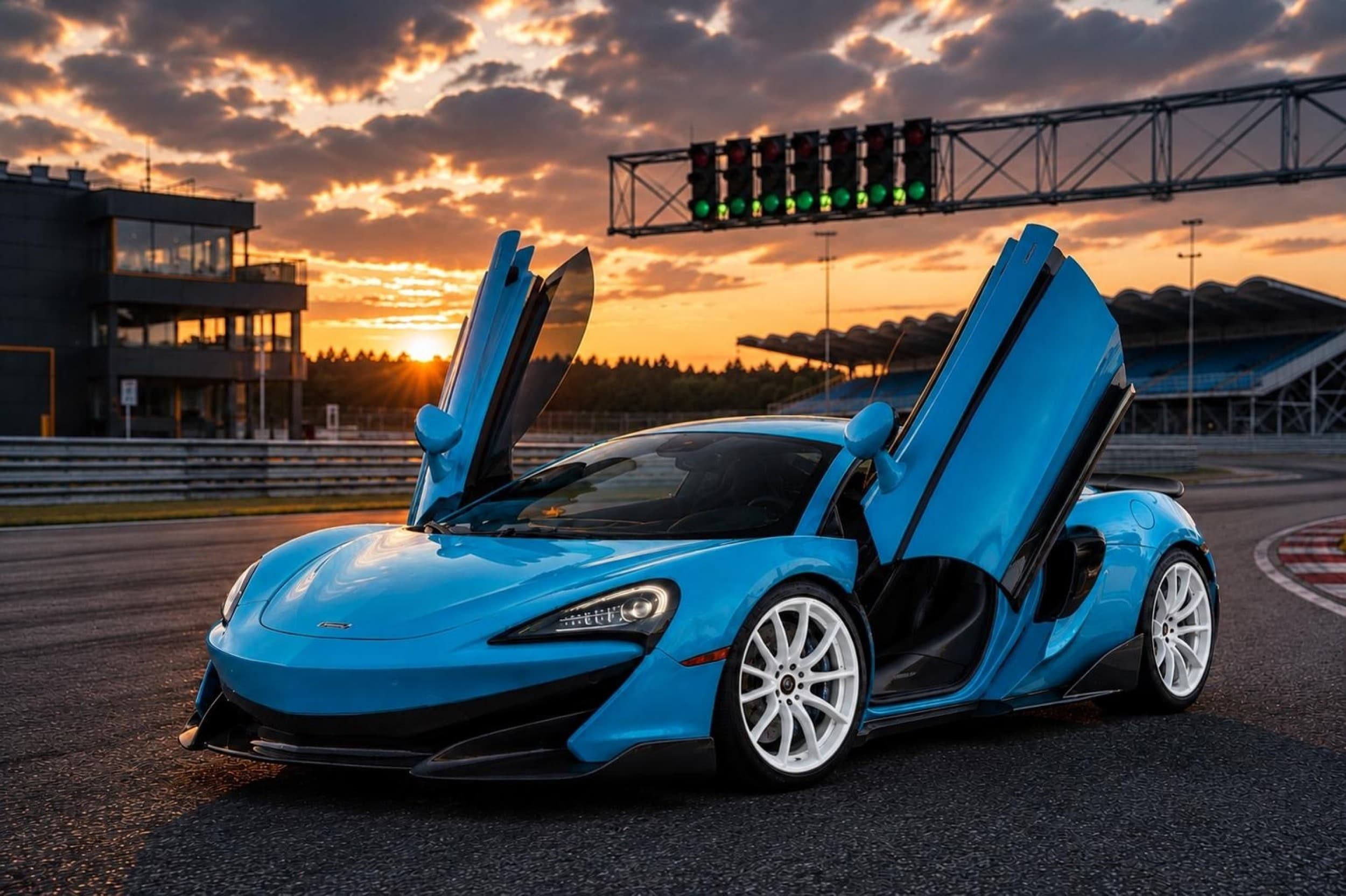 Jazda McLaren 600LT | 1 okrążenie | Tor Główny Poznań | Wyjątkowy Prezent