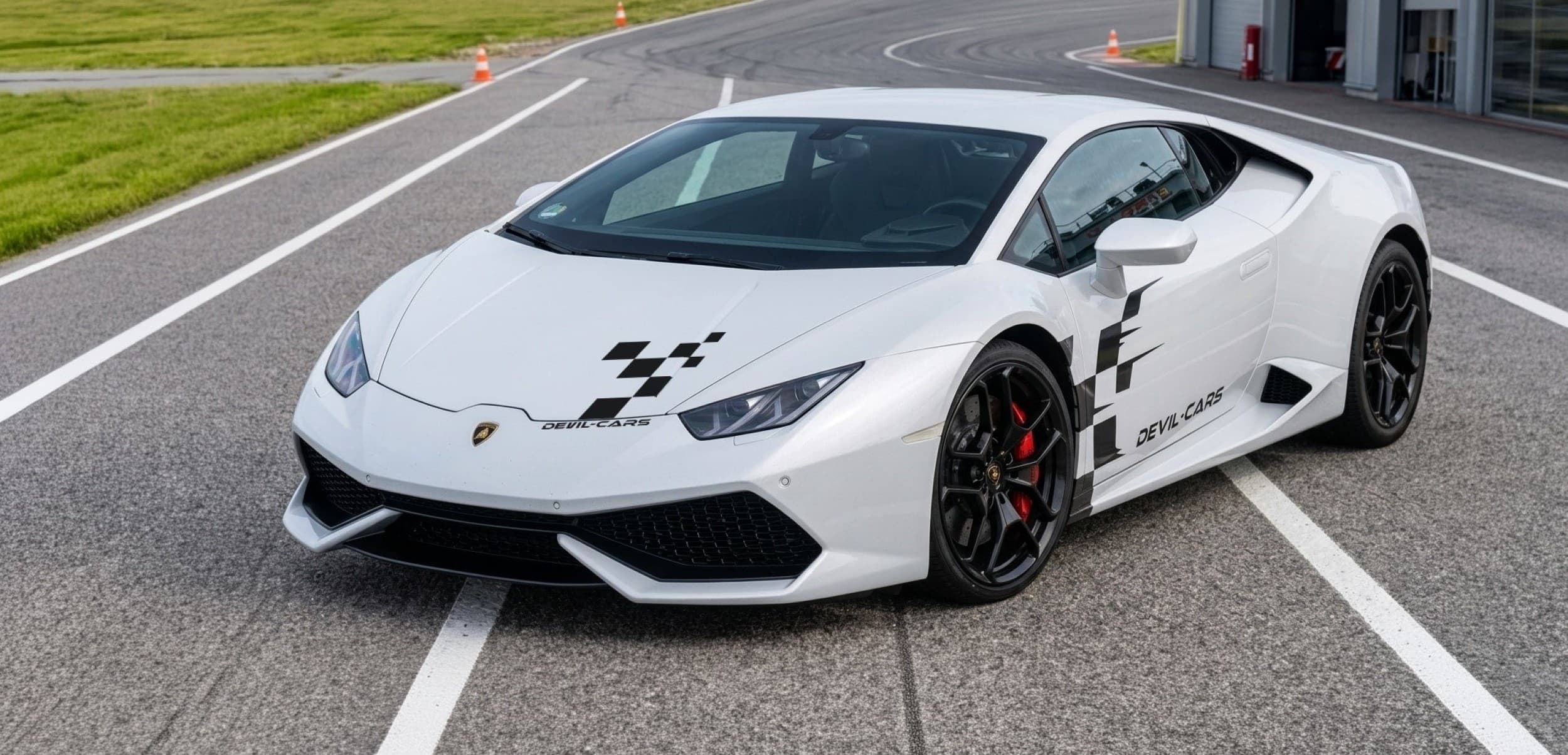 Jazda Lamborghini Huracán | 1 okrążenie | Tor Główny Poznań | Wyjątkowy Prezent