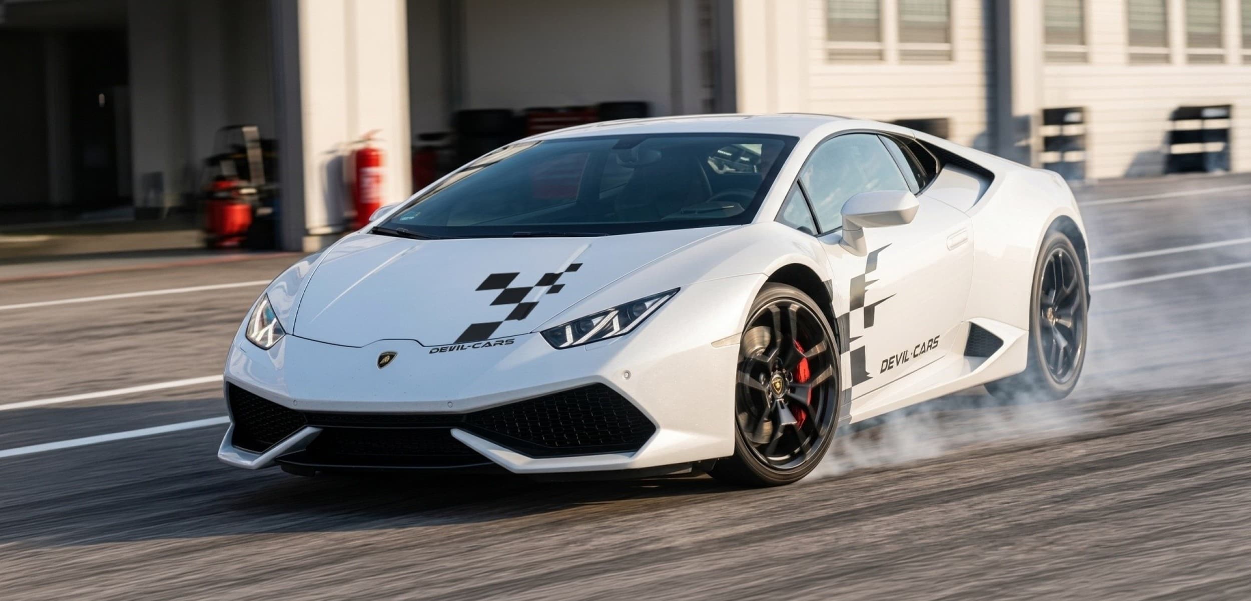 Jazda Lamborghini Huracán | 2 okrążenia | Wiele Lokalizacji | Wyjątkowy Prezent