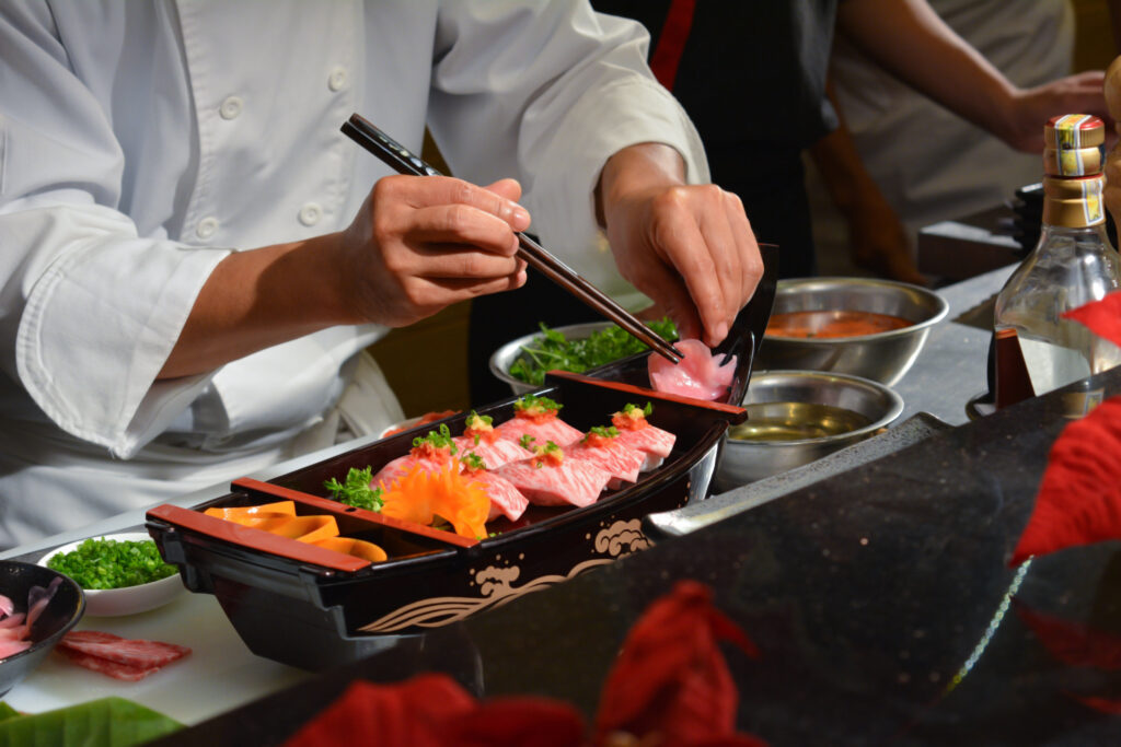 Jeden z etapów przygotowywania Sushi.