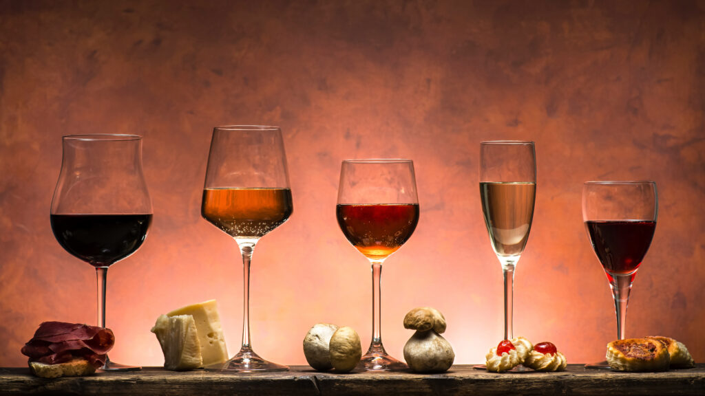 Degustacja wina, różne wina wraz z dopasowanymi przekąskami. 