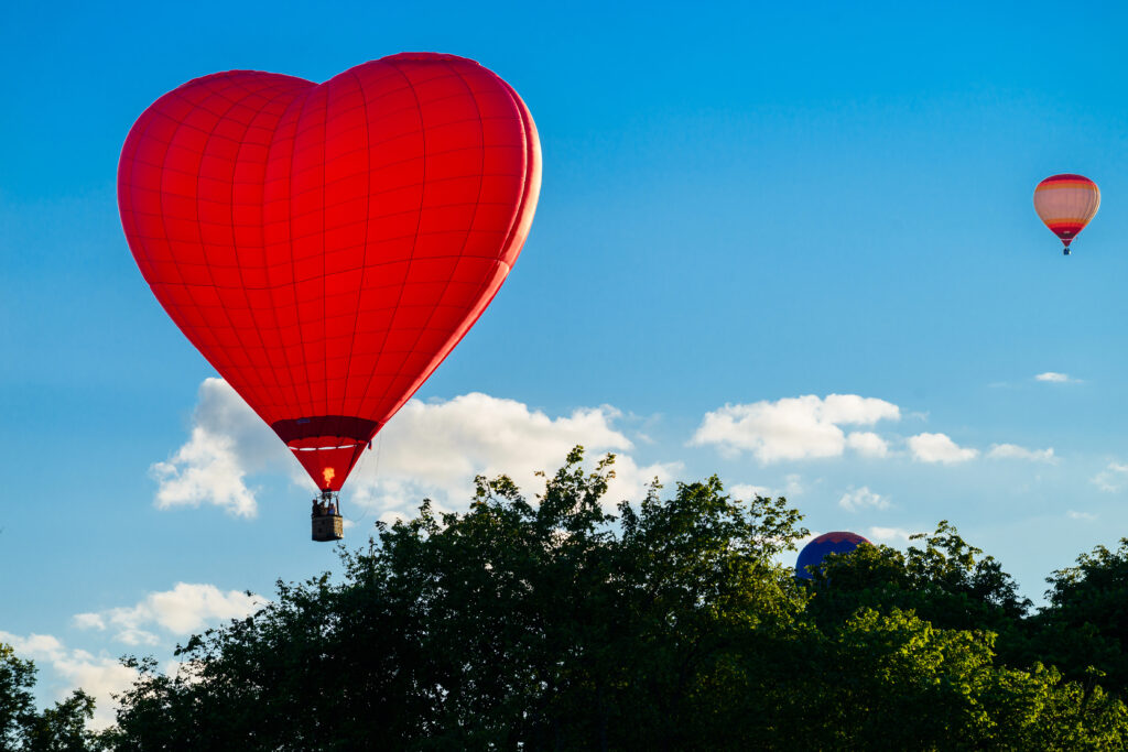 Walentynki: Balon lotniczy w kształcie serca