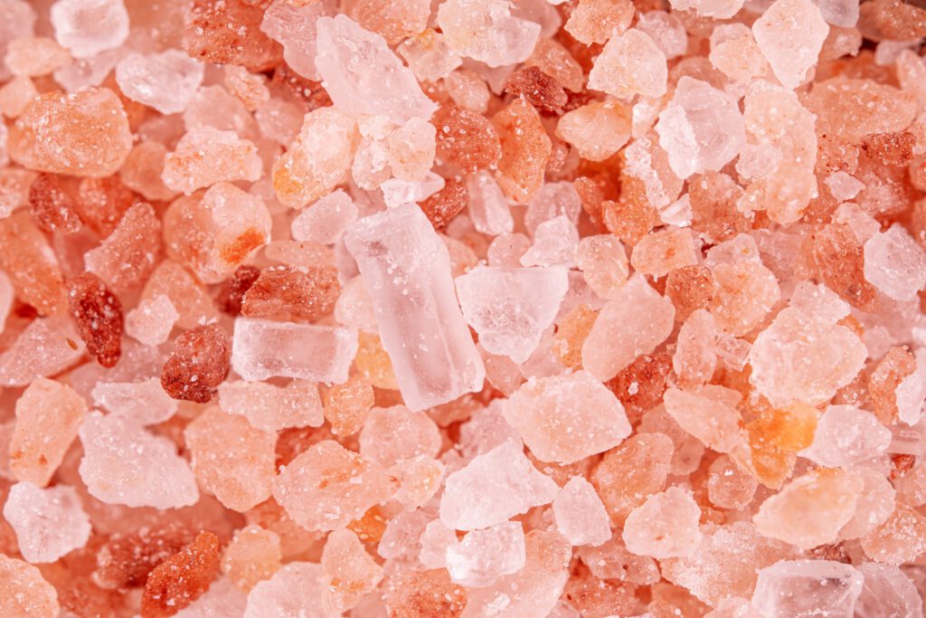 Kąpiel solankowa: różowa, gruboziarnista sól himalajska