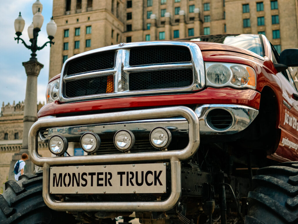 Maska Monster Trucka czerwonego koloru